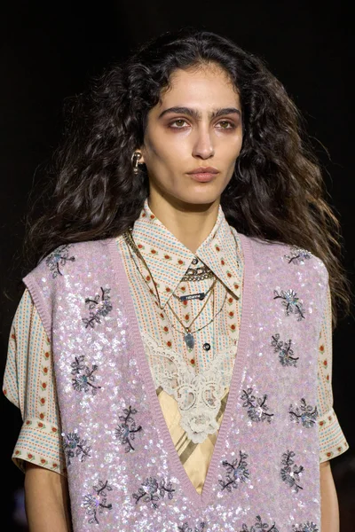 Look 9